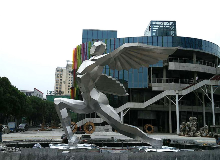 南昌—海上汇商业广场“跨越”雕塑